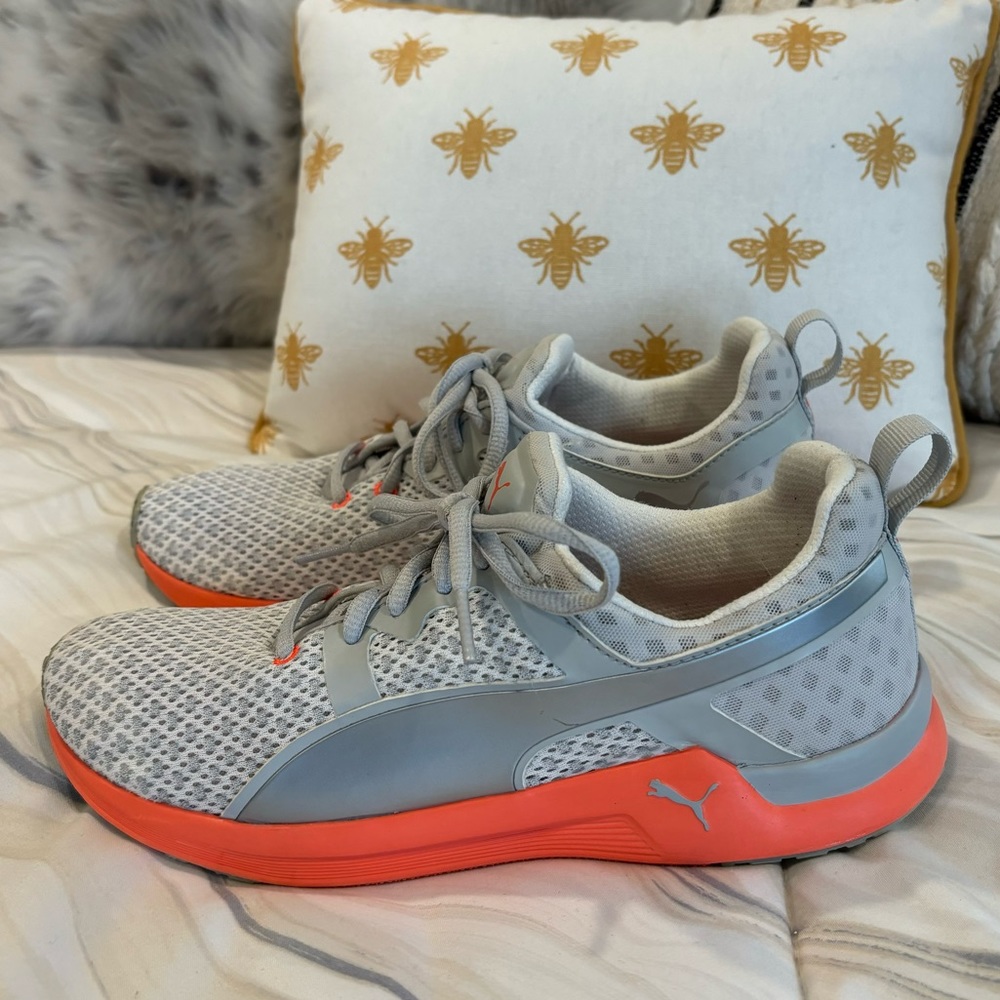PUMA Women's Pulse XT Geo Cross-Training Shoe light gray bright orange size 7.5